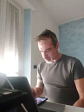 Snapshot of Marcolino183 chatting on March 6, 2025, 3:13 pm Marcolino183 online show from March 6, 2025, 3:13 pm