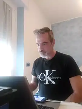 Snapshot of Marcolino183 chatting on March 13, 2025, 3:28 pm Marcolino183 online show from March 13, 2025, 3:28 pm