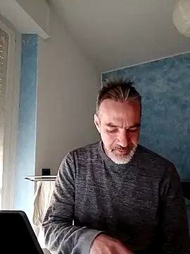 Snapshot of Marcolino183 chatting on February 5, 2025, 2:26 pm Marcolino183 online show from February 5, 2025, 2:26 pm