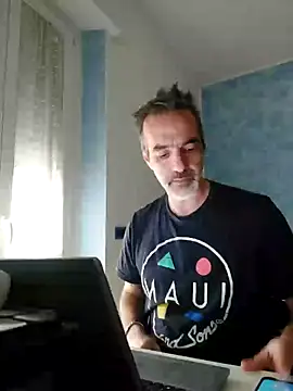 Snapshot of Marcolino183 chatting on March 11, 2025, 2:40 pm Marcolino183 online show from March 11, 2025, 2:40 pm