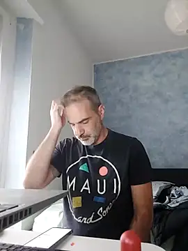 Snapshot of Marcolino183 chatting on October 20, 2025, 8:04 am Marcolino183 online show from October 20, 2025, 8:04 am