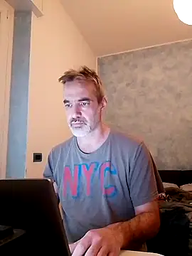 Snapshot of Marcolino183 chatting on February 25, 2025, 3:42 pm Marcolino183 online show from February 25, 2025, 3:42 pm