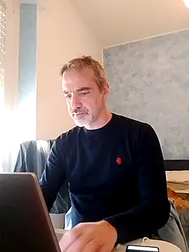 Snapshot of Marcolino183 chatting on December 27, 2024, 9:28 am Marcolino183 online show from December 27, 2024, 9:28 am