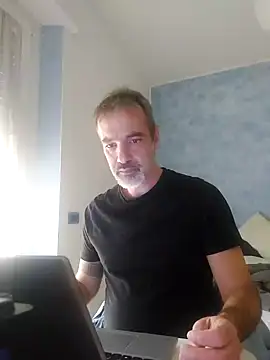 Snapshot of Marcolino183 chatting on March 14, 2025, 9:14 am Marcolino183 online show from March 14, 2025, 9:14 am