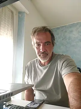 Snapshot of Marcolino183 chatting on May 26, 2026, 12:58 pm Marcolino183 online show from May 26, 2026, 12:58 pm