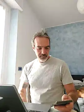 Snapshot of Marcolino183 chatting on January 13, 2025, 10:47 am Marcolino183 online show from January 13, 2025, 10:47 am