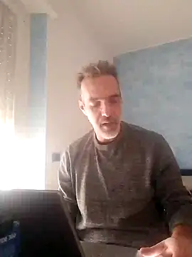 Snapshot of Marcolino183 chatting on February 17, 2025, 1:44 pm Marcolino183 online show from February 17, 2025, 1:44 pm