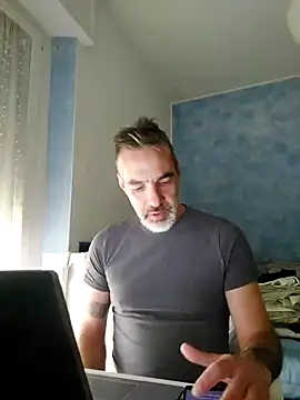 Snapshot of Marcolino183 chatting on February 7, 2025, 2:47 pm Marcolino183 online show from February 7, 2025, 2:47 pm