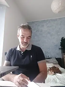 Snapshot of Marcolino183 chatting on December 4, 2025, 8:24 am Marcolino183 online show from December 4, 2025, 8:24 am