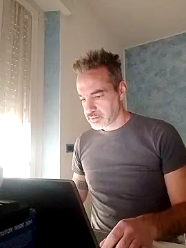 Snapshot of Marcolino183 chatting on February 17, 2025, 9:56 am Marcolino183 online show from February 17, 2025, 9:56 am