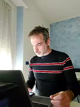 Snapshot of Marcolino183 chatting on March 21, 2025, 9:45 am Marcolino183 online show from March 21, 2025, 9:45 am