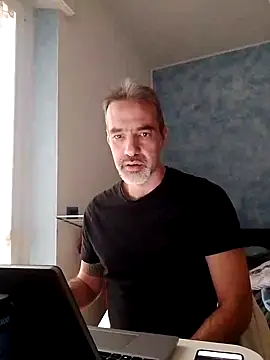 Snapshot of Marcolino183 chatting on February 11, 2025, 10:36 am Marcolino183 online show from February 11, 2025, 10:36 am