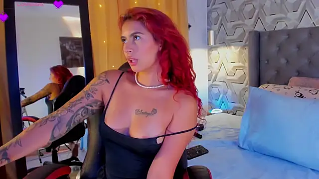 Snapshot of Sophiee_Hill chatting on September 25, 2025, 7:09 pm Sophiee Hill online show from September 25, 2025, 7:09 pm