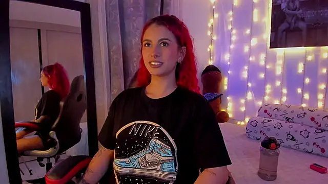 Snapshot of Sophiee_Hill chatting on January 31, 2025, 5:51 am Sophiee Hill online show from January 31, 2025, 5:51 am