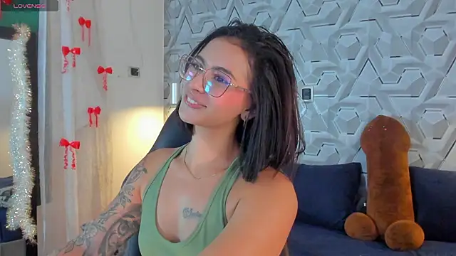 Sophiee Hill online show from March 21, 2026, 7:09 am