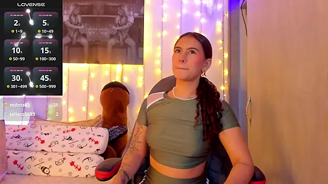 Snapshot of Sophiee_Hill chatting on March 20, 2025, 4:51 am Sophiee Hill online show from March 20, 2025, 4:51 am