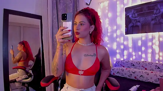 Snapshot of Sophiee_Hill chatting on February 7, 2025, 5:20 am Sophiee Hill online show from February 7, 2025, 5:20 am