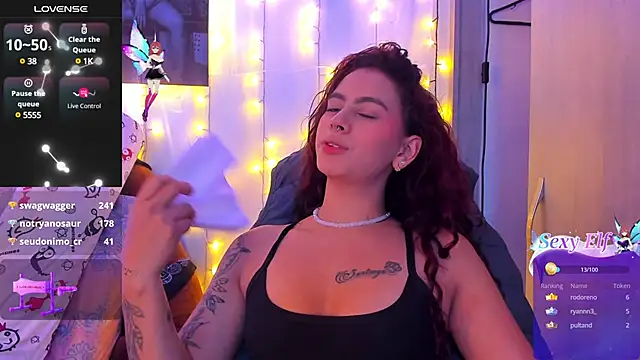 Snapshot of Sophiee_Hill chatting on March 4, 2025, 8:35 am Sophiee Hill online show from March 4, 2025, 8:35 am