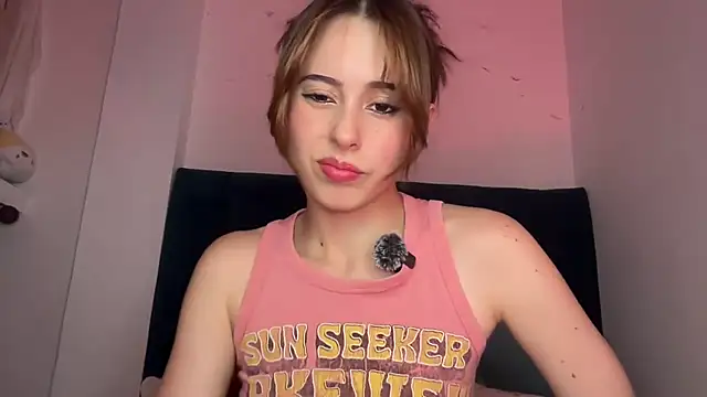 Snapshot of alice_guerin_ chatting on April 15, 2026, 3:01 am alice guerin online show from April 15, 2026, 3:01 am