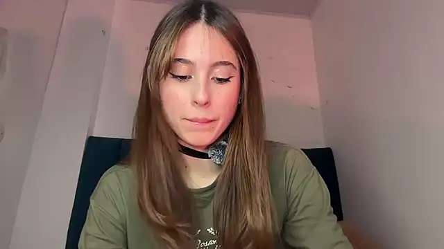 Snapshot of alice_guerin_ chatting on April 2, 2026, 4:19 am alice guerin online show from April 2, 2026, 4:19 am