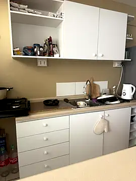 WhiteWomen online show from October 6, 2025, 3:24 pm