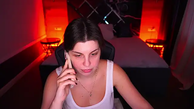 MirandaWong online show from November 4, 2025, 6:50 am