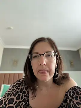 Snapshot of B_Bonya_m chatting on May 26, 2026, 5:27 am B Bonya m online show from May 26, 2026, 5:27 am