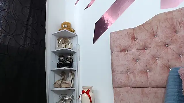 Snapshot of Kitten_Hot_ chatting on October 11, 2025, 11:33 am Kitten Hot online show from October 11, 2025, 11:33 am