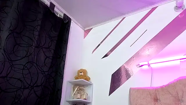 Snapshot of Kitten_Hot_ chatting on October 31, 2025, 5:04 am Kitten Hot online show from October 31, 2025, 5:04 am