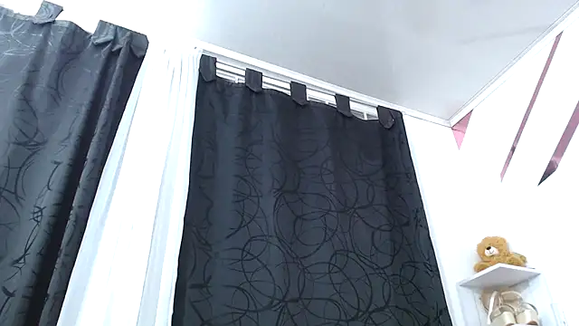 Snapshot of Kitten_Hot_ chatting on October 21, 2025, 3:28 am Kitten Hot online show from October 21, 2025, 3:28 am