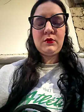 Snapshot of Soe_Lara chatting on October 14, 2025, 10:38 am Soe Lara online show from October 14, 2025, 10:38 am