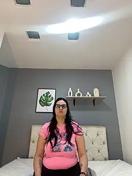 Snapshot of Soe_Lara chatting on November 29, 2025, 10:59 am Soe Lara online show from November 29, 2025, 10:59 am