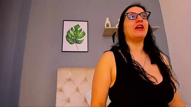 Snapshot of Soe_Lara chatting on October 11, 2025, 11:11 am Soe Lara online show from October 11, 2025, 11:11 am