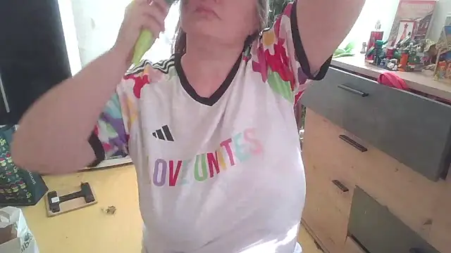 Meliss Official9 online show from January 18, 2026, 8:29 am