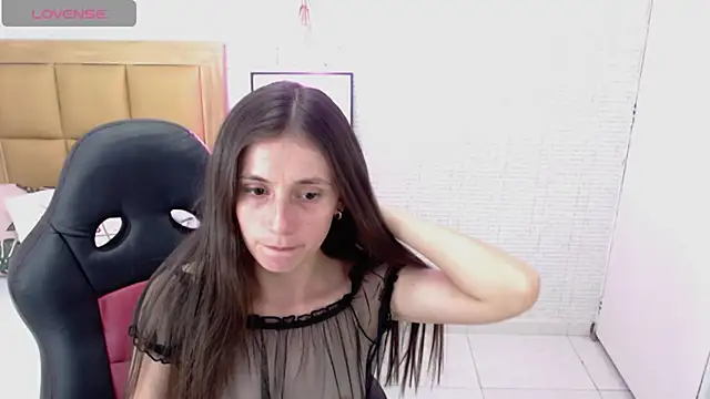 MAGNOLEROY online show from February 11, 2025, 7:27 pm