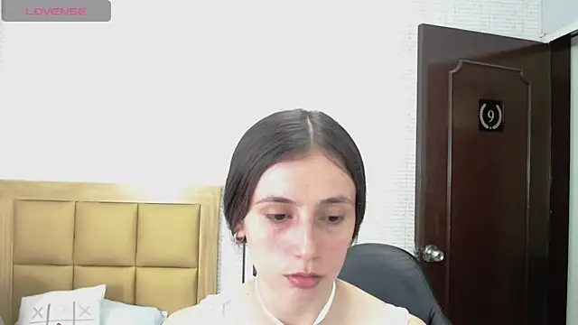 MAGNOLEROY online show from February 14, 2025, 7:33 pm