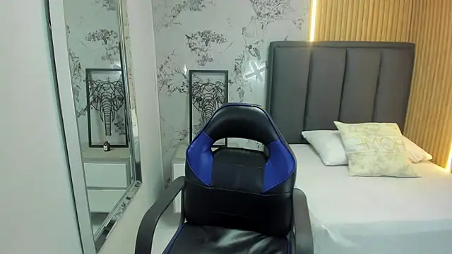 Snapshot of MAGNOLEROY chatting on March 3, 2026, 2:13 pm MAGNOLEROY online show from March 3, 2026, 2:13 pm