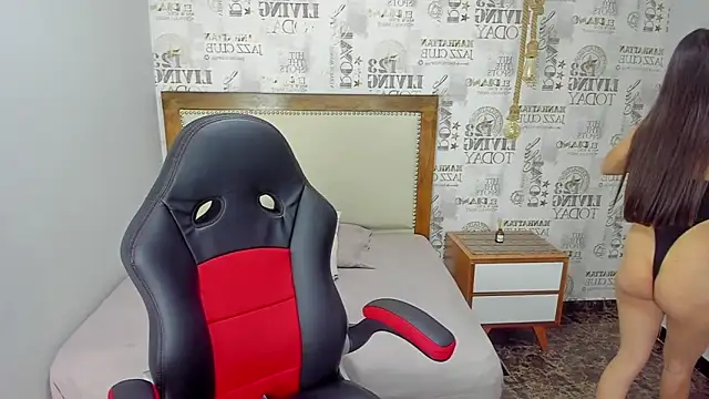 Snapshot of MAGNOLEROY chatting on October 31, 2025, 7:54 pm MAGNOLEROY online show from October 31, 2025, 7:54 pm