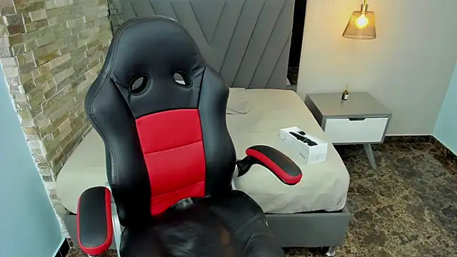 Snapshot of MAGNOLEROY chatting on October 17, 2025, 1:57 pm MAGNOLEROY online show from October 17, 2025, 1:57 pm