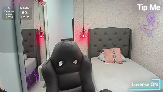 Snapshot of MAGNOLEROY chatting on October 7, 2025, 12:39 pm MAGNOLEROY online show from October 7, 2025, 12:39 pm