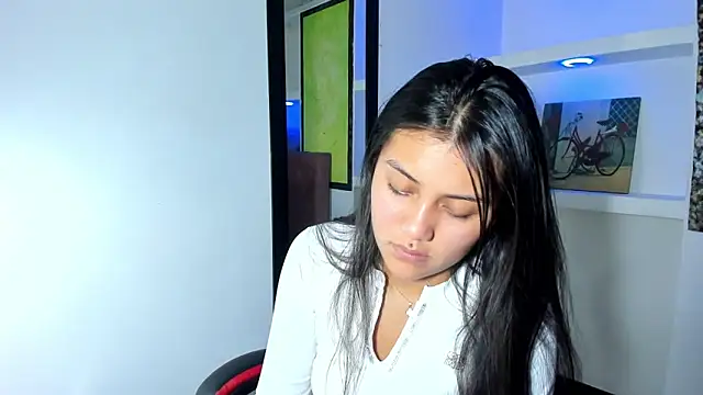 Catalehia Milk online show from February 10, 2026, 7:35 pm