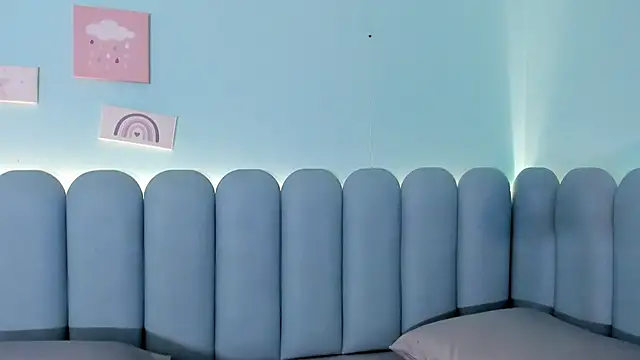 Snapshot of curvy_rousi chatting on October 23, 2025, 11:42 am curvy rousi online show from October 23, 2025, 11:42 am