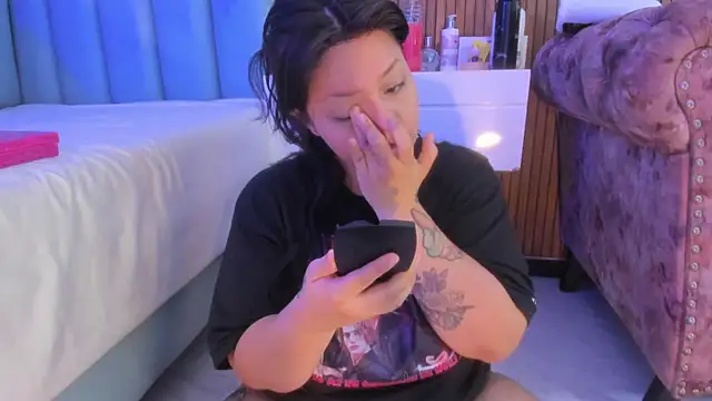 curvy rousi online show from March 8, 2026, 11:46 am