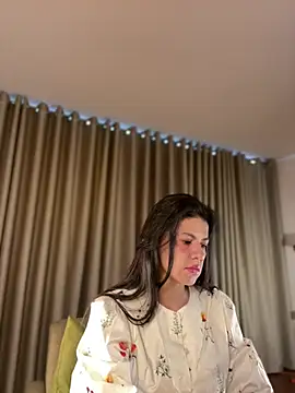 Snapshot of Alice_Biel chatting on July 16, 2026, 3:31 pm Alice Biel online show from July 16, 2026, 3:31 pm