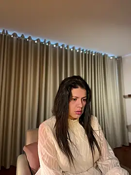 Snapshot of Alice_Biel chatting on July 15, 2026, 4:25 pm Alice Biel online show from July 15, 2026, 4:25 pm