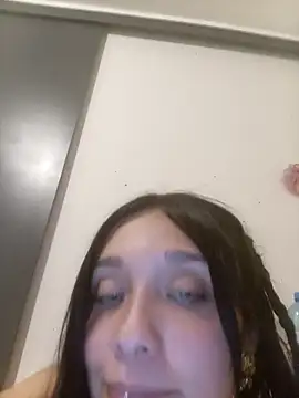 bbferlinaa online show from December 22, 2025, 4:34 am