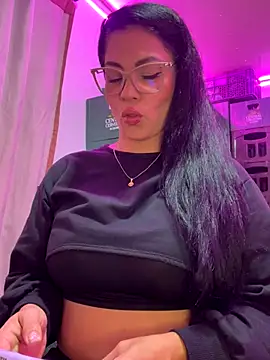 Snapshot of Hot_beauty__ chatting on November 29, 2025, 5:51 am Hot beauty online show from November 29, 2025, 5:51 am