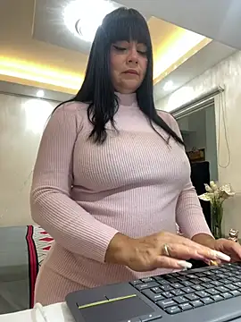 Snapshot of Hot_beauty__ chatting on June 6, 2026, 12:49 am Hot beauty online show from June 6, 2026, 12:49 am
