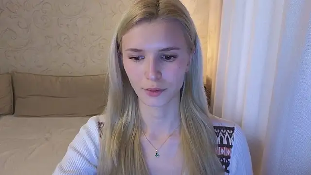 Snapshot of elsa_limerence chatting on May 30, 2026, 3:17 pm elsa limerence online show from May 30, 2026, 3:17 pm