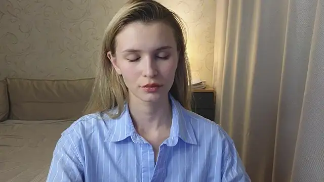 Snapshot of elsa_limerence chatting on May 21, 2026, 5:43 pm elsa limerence online show from May 21, 2026, 5:43 pm